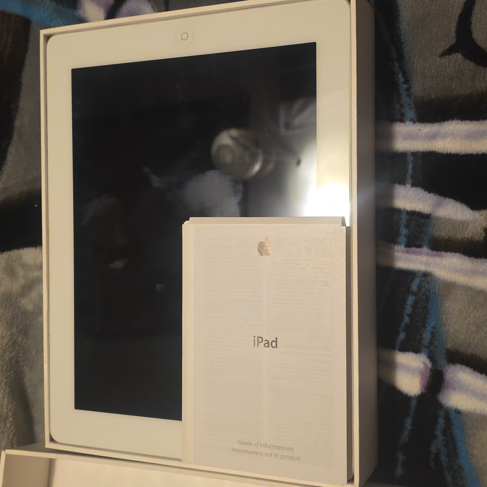 IPad Gen 3 2012 New In Box - Picture 2 of 7
